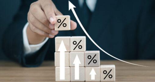 What was the median weighted average interest rate for the debt of nontraded REITs as of June 30, 2023?